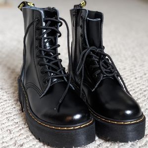 NEW - Dr Martens Jadon Platform Boots Size 8